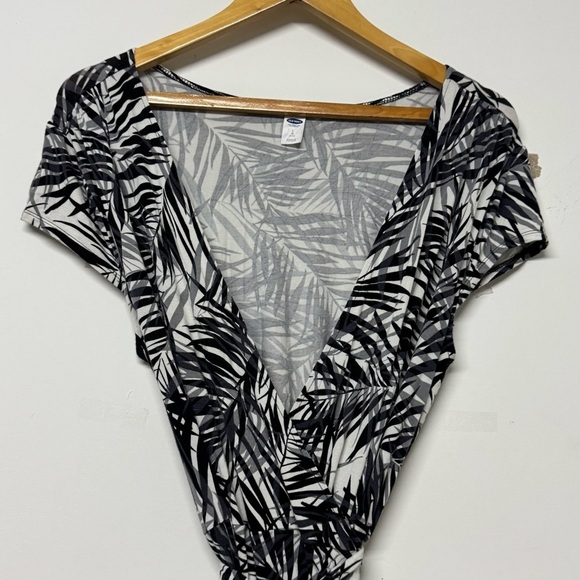 Old Navy Black Cap Sleeve Jersey Knit Palm Leaf Print Wrap Dress Petite L - Picture 2 of 6
